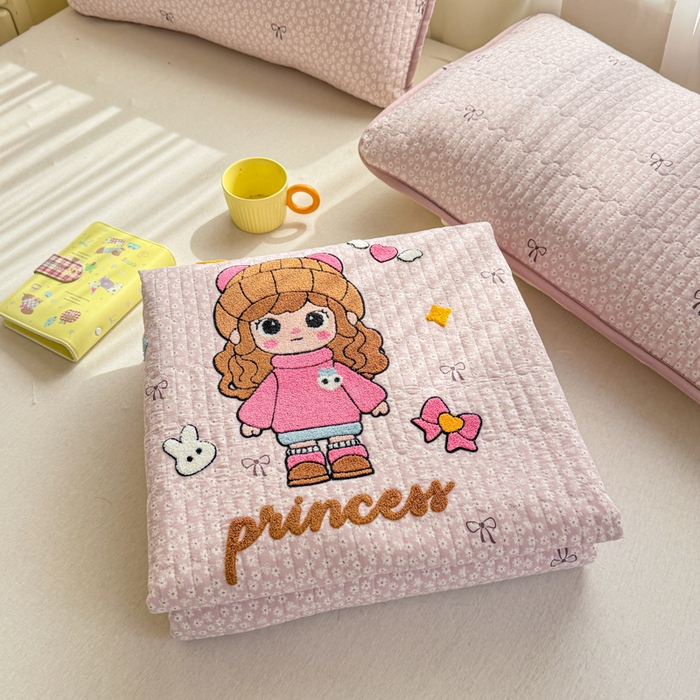 91家纺网 家纺一手货源 找家纺 （总）赛丽雅 2026春夏新款毛巾绣床盖三件套,粉萌姑娘,好朋友,花朵姑娘,开心狗,马上有钱,喵喵姐妹,青春女孩,小鸭鸭,音乐家,组合图仅供展示不可下单