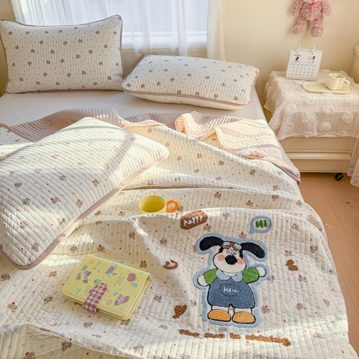 91家纺网 家纺一手货源 找家纺 赛丽雅 2026春夏新款毛巾绣床盖三件套 开心狗