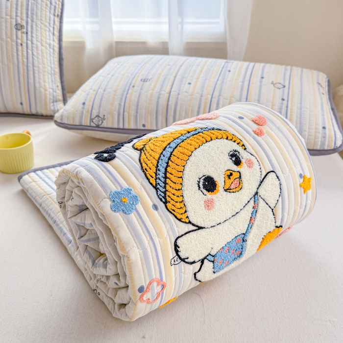 91家纺网 家纺一手货源 找家纺 赛丽雅 2026春夏新款毛巾绣床盖三件套 小鸭鸭