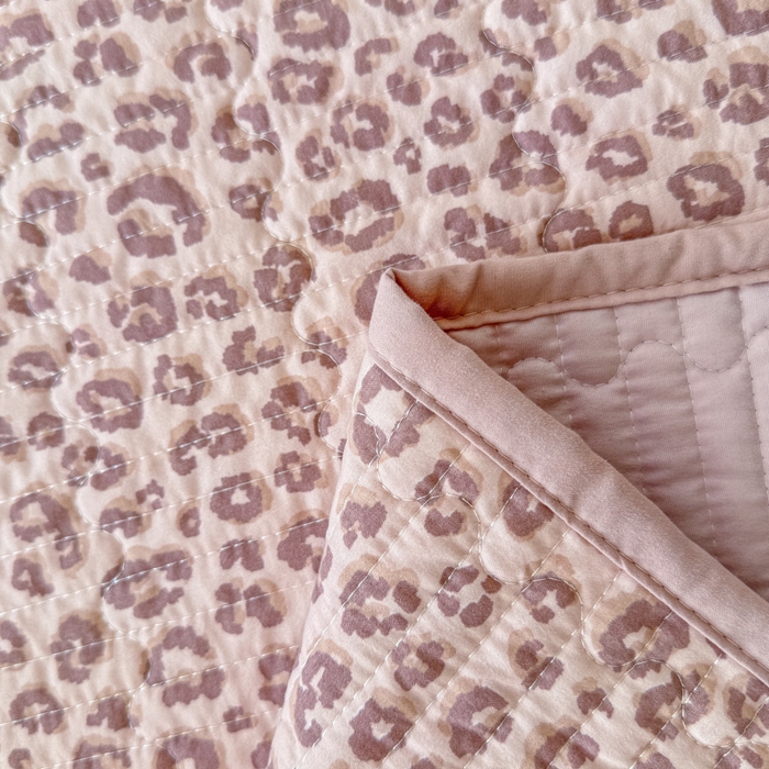 91家纺网 家纺一手货源 找家纺 赛丽雅 2026春夏新款毛巾绣床盖三件套 喵喵姐妹