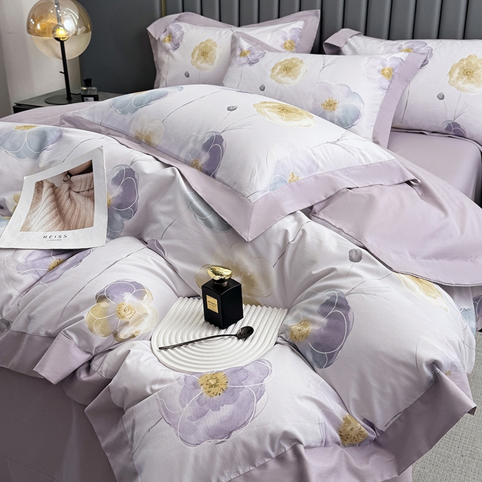 91家纺网 家纺一手货源 找家纺 乐蔻家纺 2026新款宽边数码精梳长绒棉纯棉四件套 怡淡静雅 紫