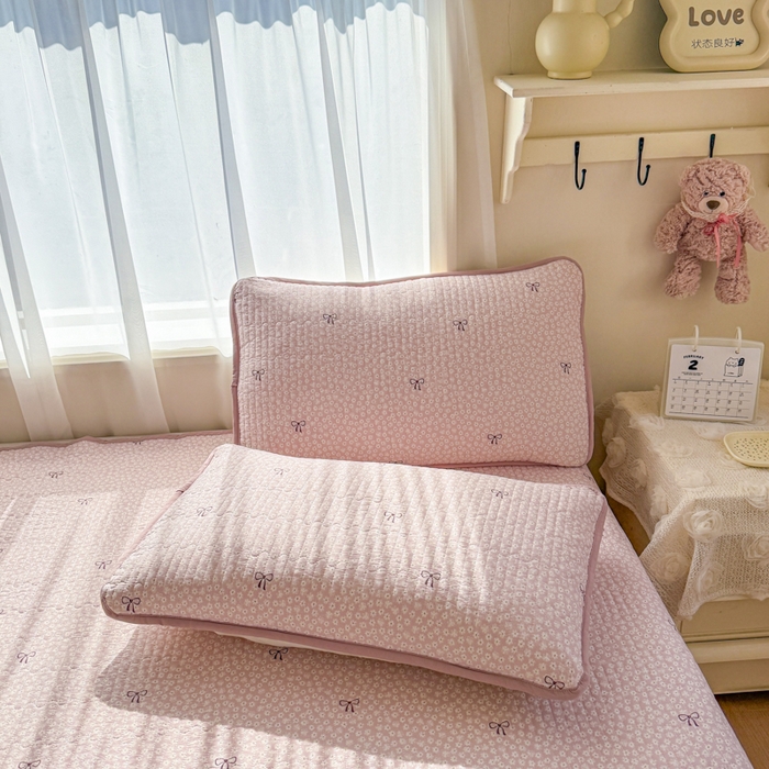 91家纺网 家纺一手货源 找家纺 赛丽雅 2026春夏新款毛巾绣床盖三件套 粉萌姑娘