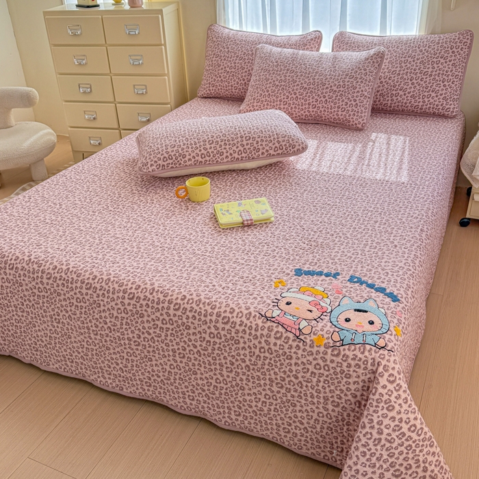 91家纺网 家纺一手货源 找家纺 赛丽雅 2026春夏新款毛巾绣床盖三件套 喵喵姐妹