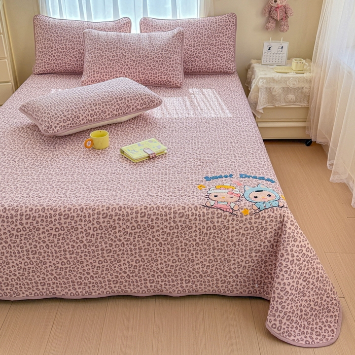 91家纺网 家纺一手货源 找家纺 赛丽雅 2026春夏新款毛巾绣床盖三件套 喵喵姐妹