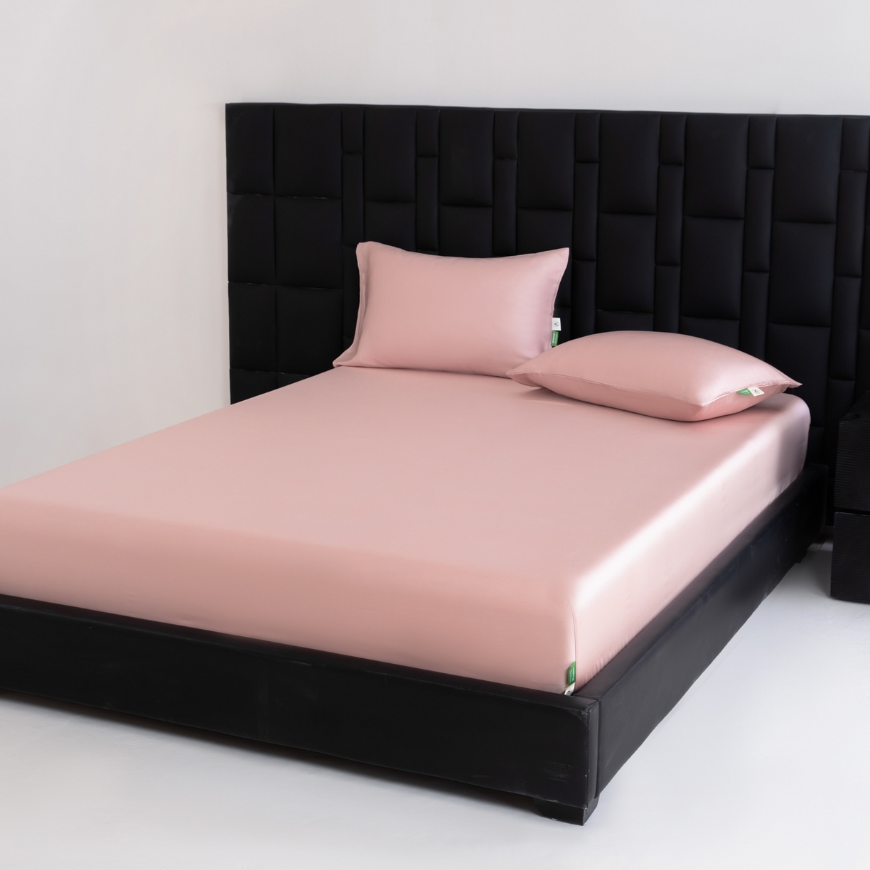 91家纺网 家纺一手货源 找家纺 眠博士 2026新款60S天丝莱赛尔纯色床笠-场景一 60S天丝床笠-藕粉