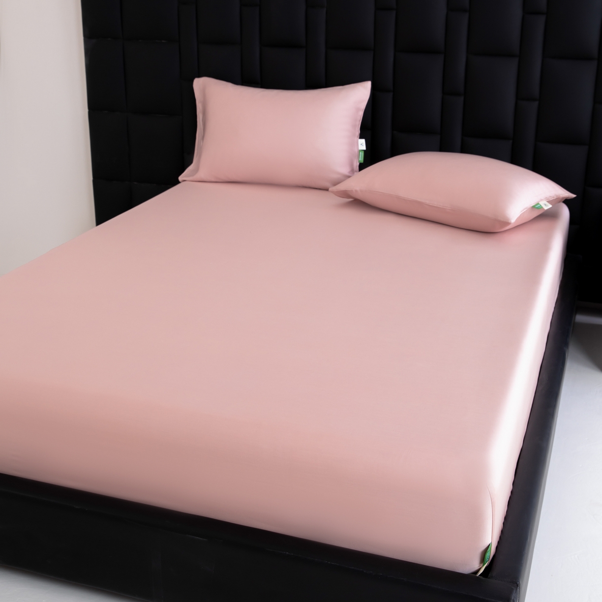 91家纺网 家纺一手货源 找家纺 眠博士 2026新款60S天丝莱赛尔纯色床笠-场景一 60S天丝床笠-藕粉