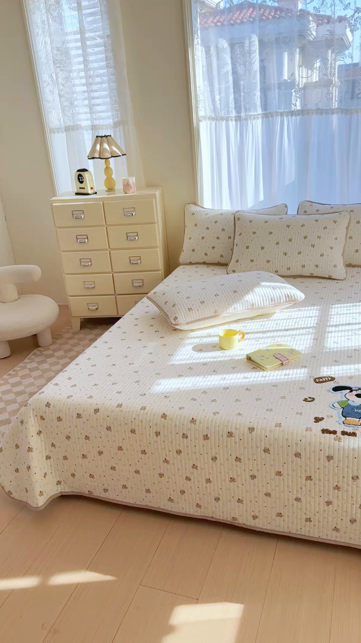 91家纺网 家纺一手货源 找家纺 赛丽雅 2026春夏新款毛巾绣床盖三件套 开心狗