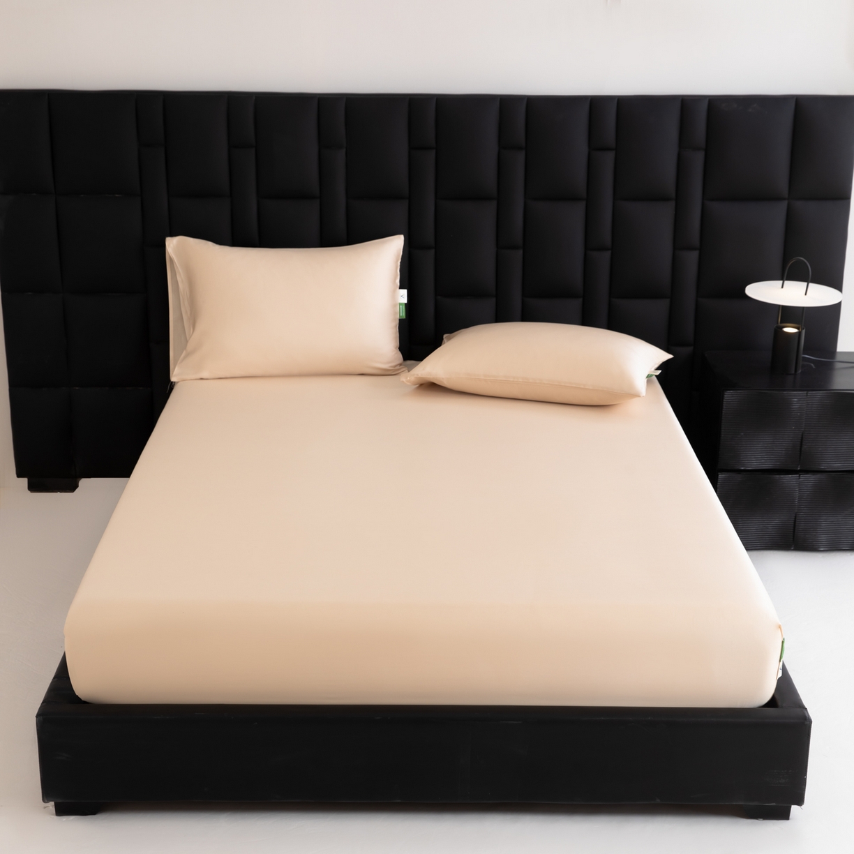 91家纺网 家纺一手货源 找家纺 眠博士 2026新款60S天丝莱赛尔纯色床笠-场景一 60S天丝床笠-浅茶色