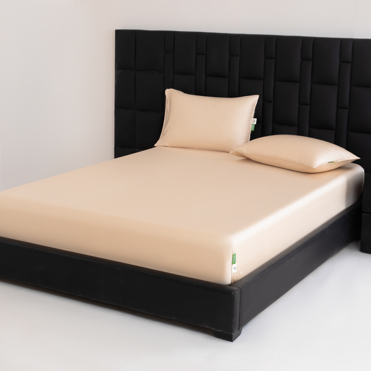 91家纺网 家纺一手货源 找家纺 眠博士 2026新款60S天丝莱赛尔纯色床笠-场景一 60S天丝床笠-浅茶色