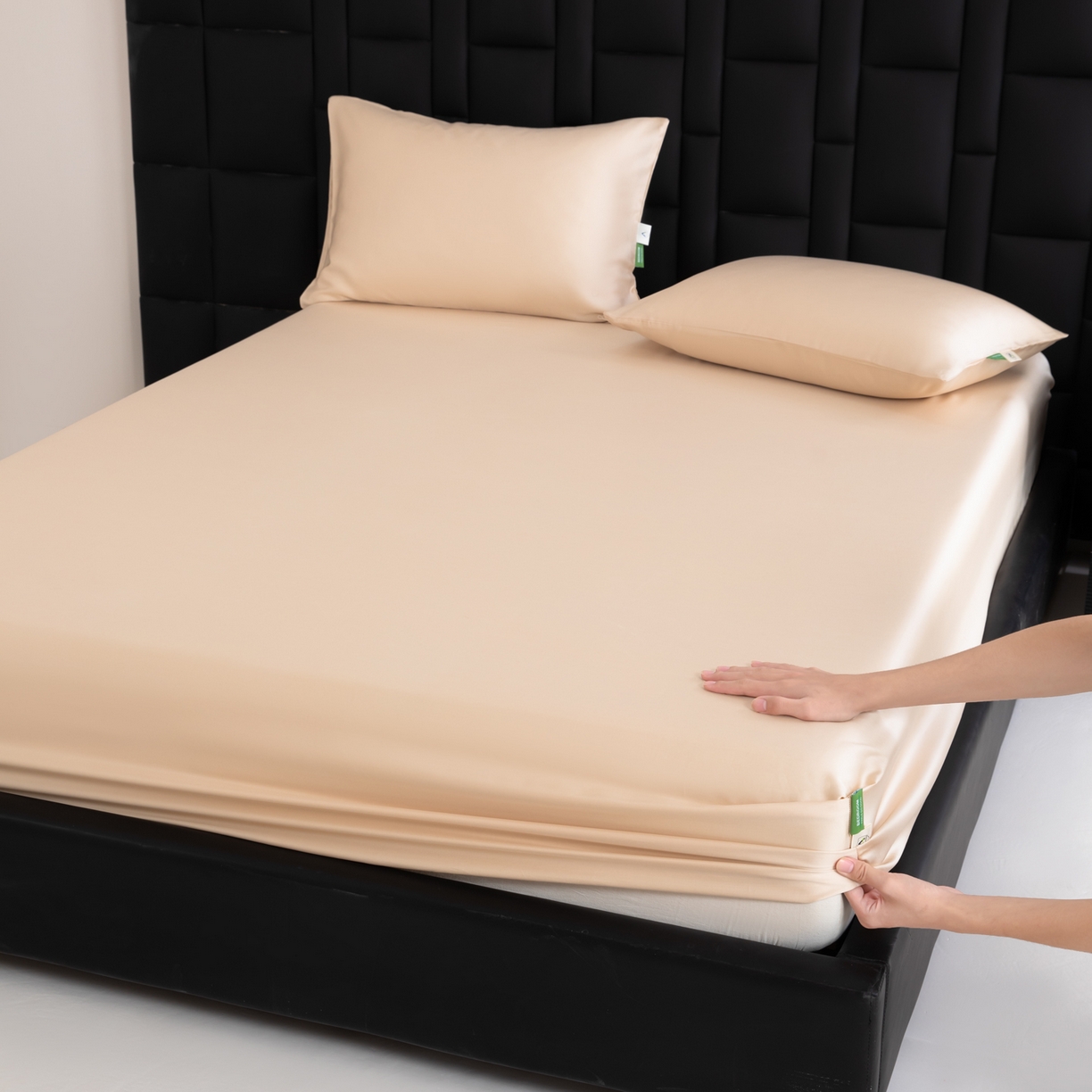 91家纺网 家纺一手货源 找家纺 眠博士 2026新款60S天丝莱赛尔纯色床笠-场景一 60S天丝床笠-浅茶色