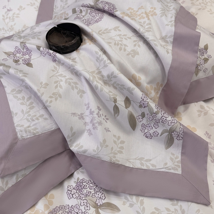 91家纺网 家纺一手货源 找家纺 乐蔻家纺 2026新款宽边数码精梳长绒棉纯棉四件套 樱花草 紫