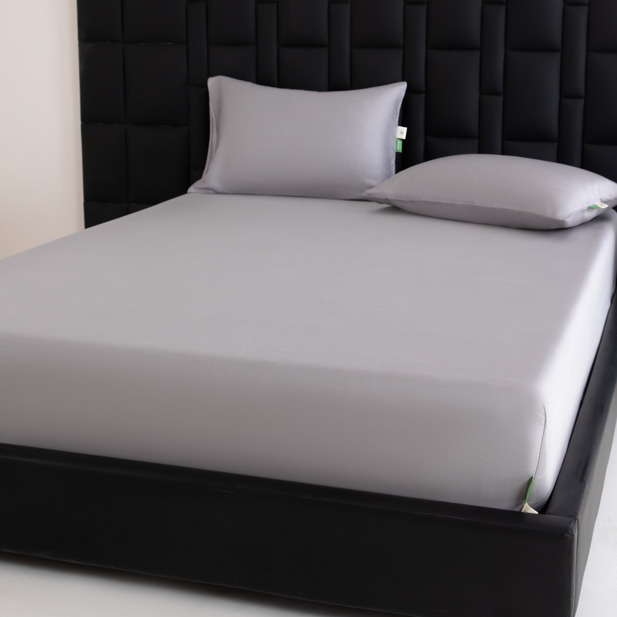 91家纺网 家纺一手货源 找家纺 眠博士 2026新款60S天丝莱赛尔纯色床笠-场景一 60S天丝床笠-烟灰