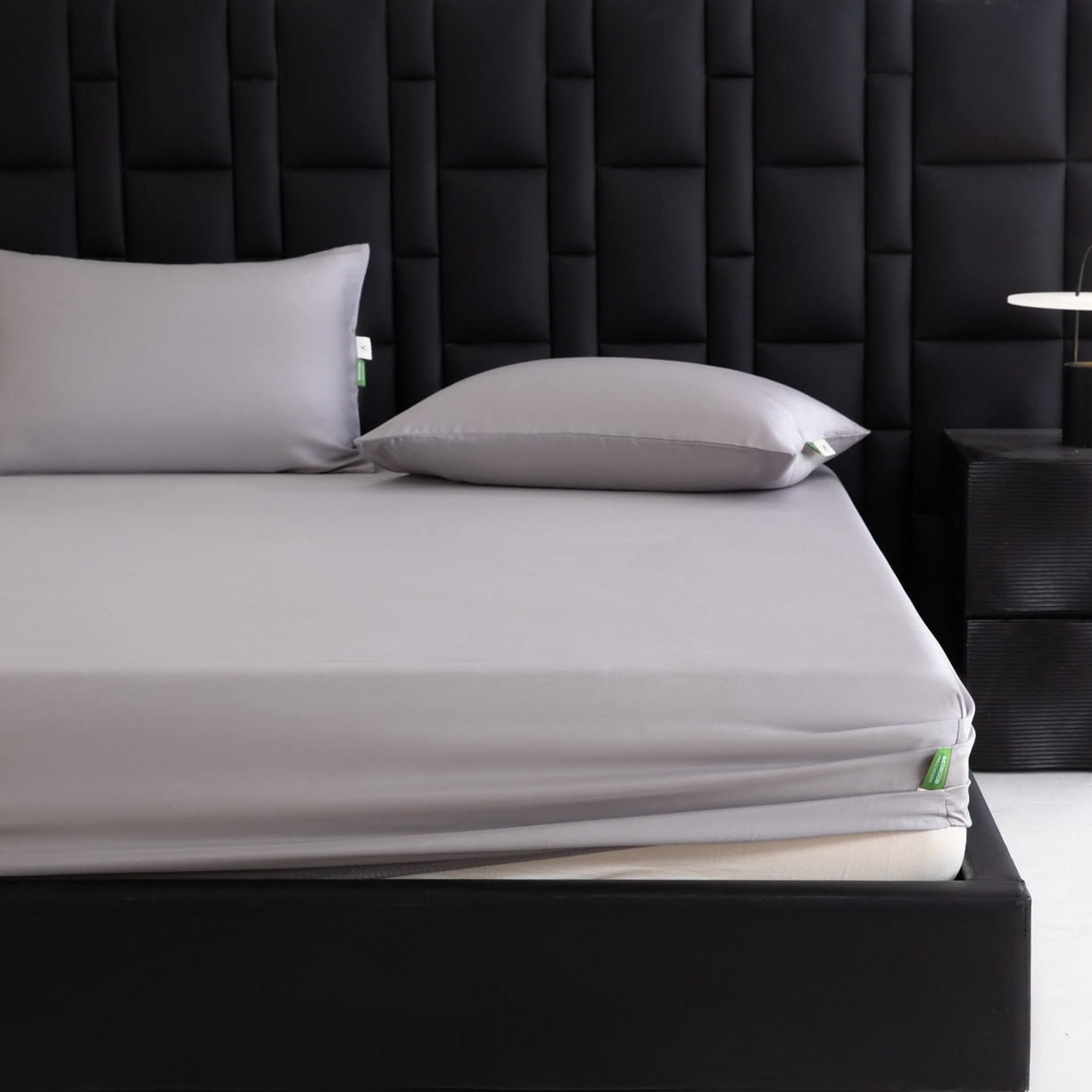 91家纺网 家纺一手货源 找家纺 眠博士 2026新款60S天丝莱赛尔纯色床笠-场景一 60S天丝床笠-烟灰