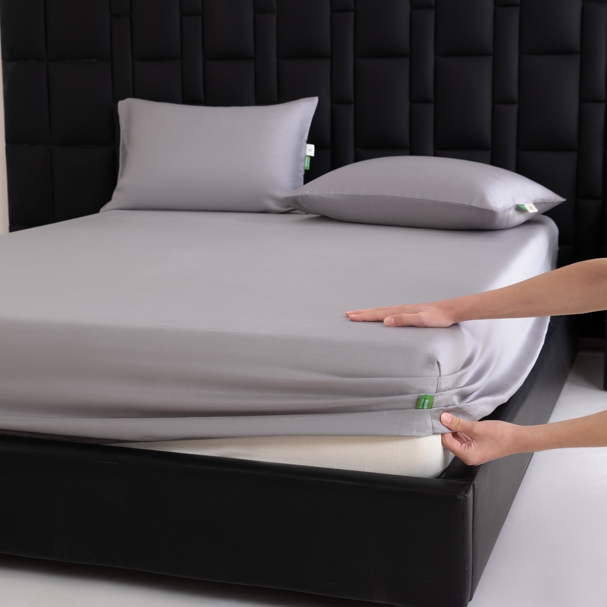 91家纺网 家纺一手货源 找家纺 眠博士 2026新款60S天丝莱赛尔纯色床笠-场景一 60S天丝床笠-烟灰