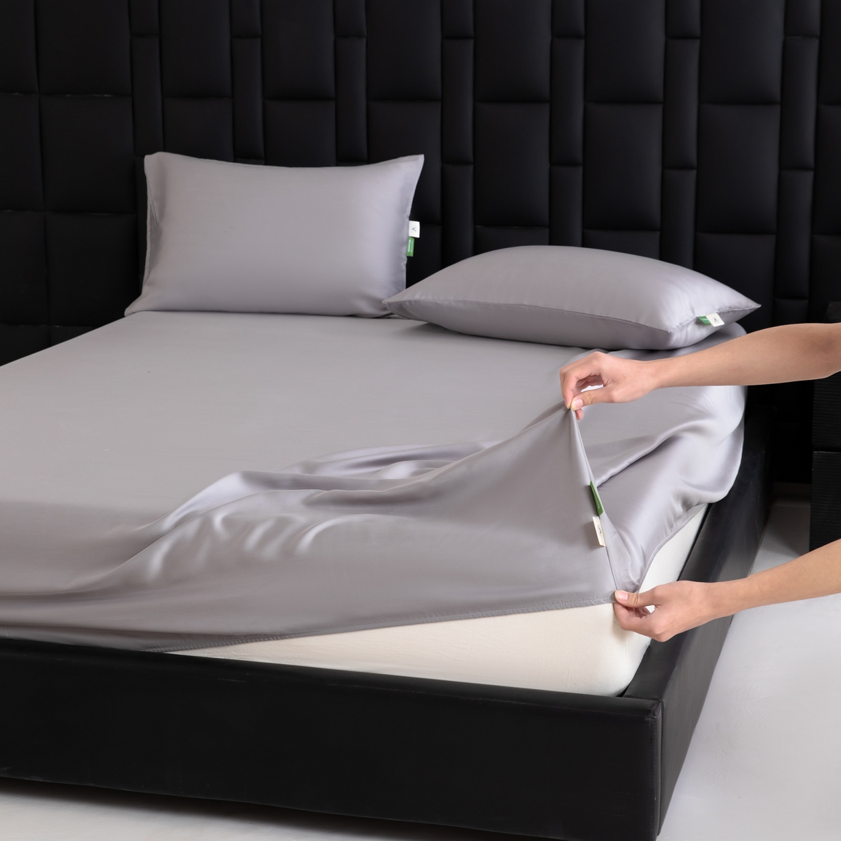 91家纺网 家纺一手货源 找家纺 眠博士 2026新款60S天丝莱赛尔纯色床笠-场景一 60S天丝床笠-烟灰