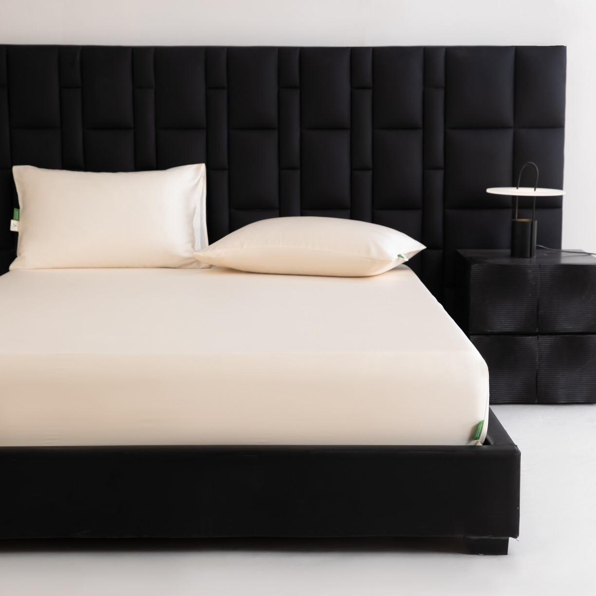 91家纺网 家纺一手货源 找家纺 眠博士 2026新款60S天丝莱赛尔纯色床笠-场景一 60S天丝床笠-云朵白