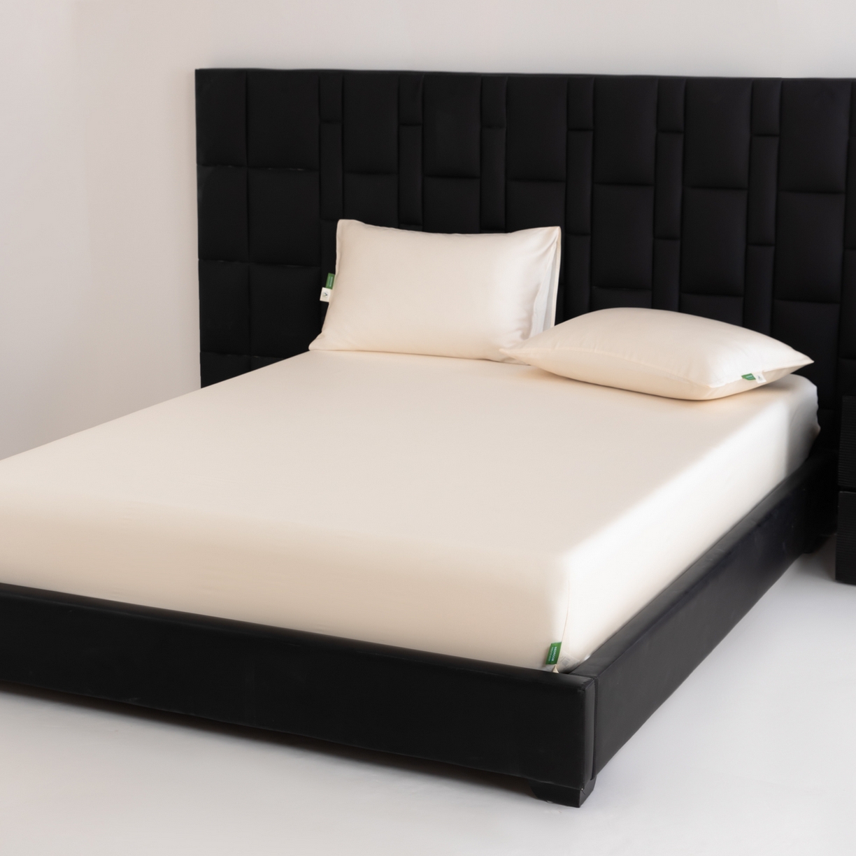 91家纺网 家纺一手货源 找家纺 眠博士 2026新款60S天丝莱赛尔纯色床笠-场景一 60S天丝床笠-云朵白