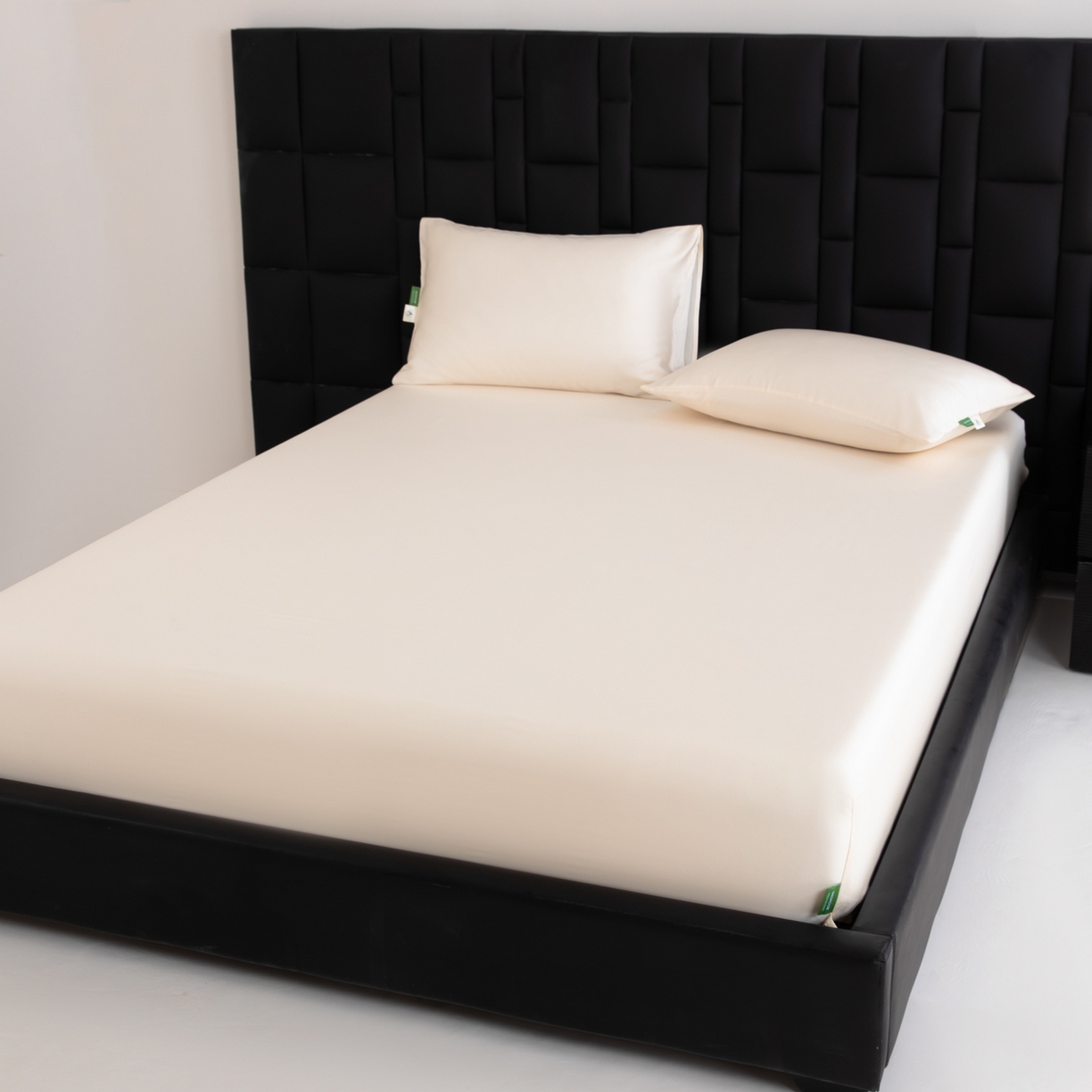 91家纺网 家纺一手货源 找家纺 眠博士 2026新款60S天丝莱赛尔纯色床笠-场景一 60S天丝床笠-云朵白