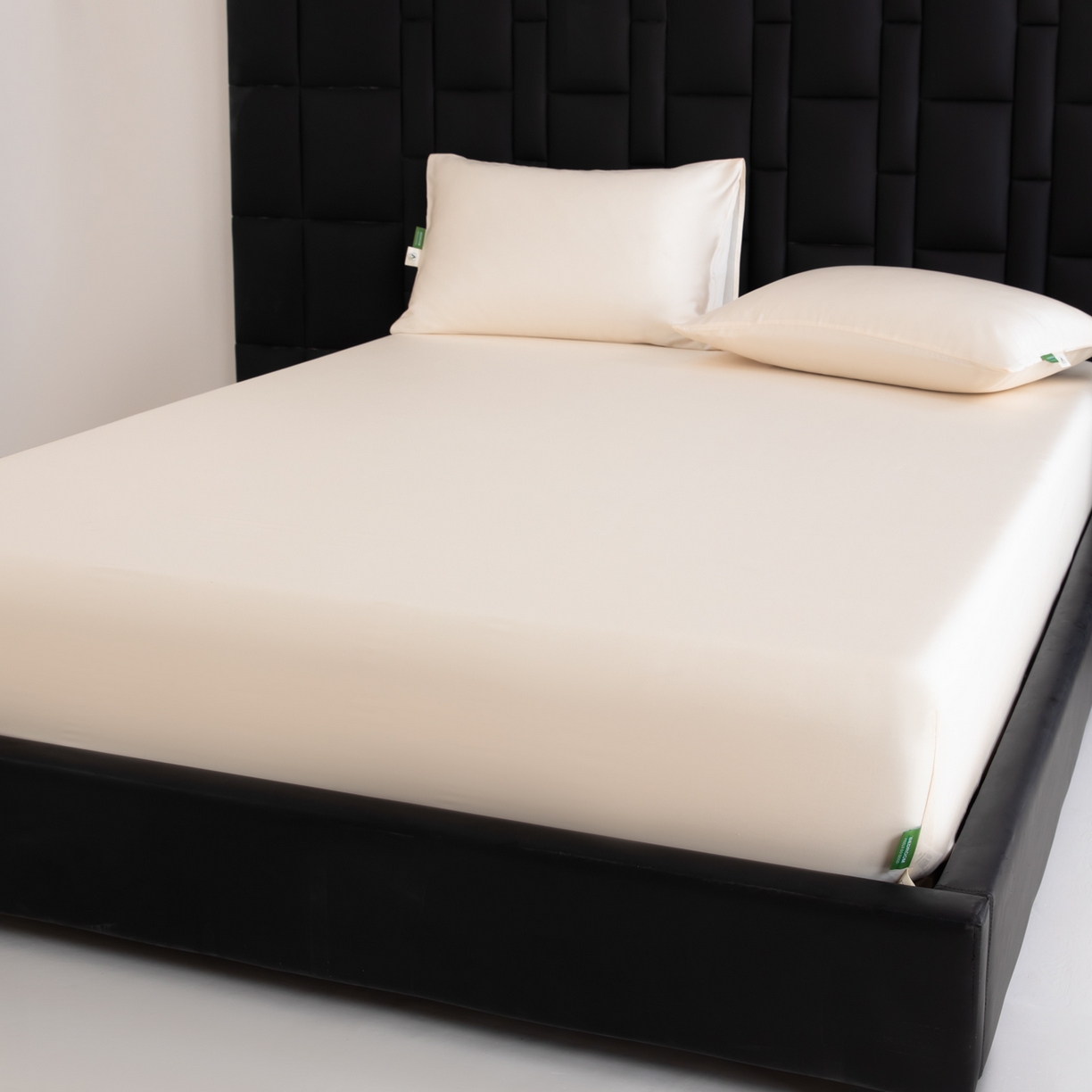 91家纺网 家纺一手货源 找家纺 眠博士 2026新款60S天丝莱赛尔纯色床笠-场景一 60S天丝床笠-云朵白