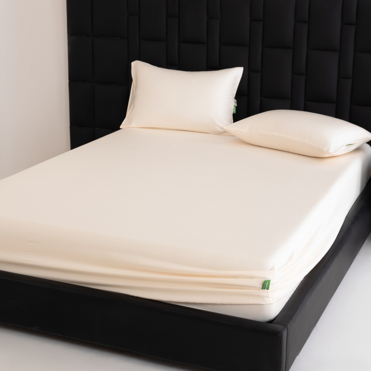 91家纺网 家纺一手货源 找家纺 眠博士 2026新款60S天丝莱赛尔纯色床笠-场景一 60S天丝床笠-云朵白