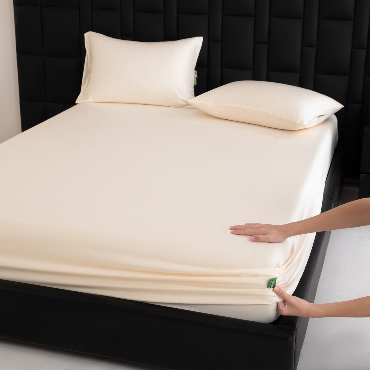 91家纺网 家纺一手货源 找家纺 眠博士 2026新款60S天丝莱赛尔纯色床笠-场景一 60S天丝床笠-云朵白