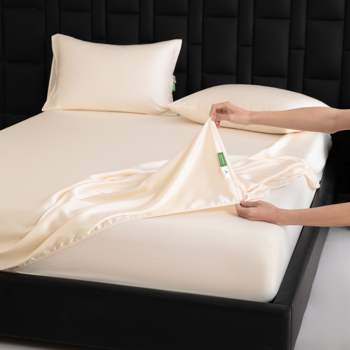 91家纺网 家纺一手货源 找家纺 眠博士 2026新款60S天丝莱赛尔纯色床笠-场景一 60S天丝床笠-云朵白