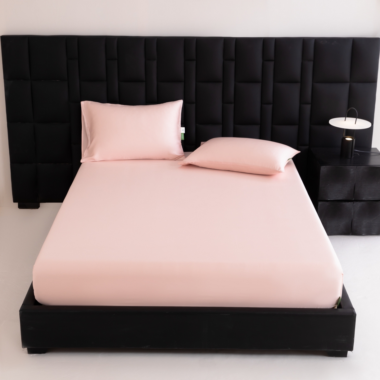 91家纺网 家纺一手货源 找家纺 眠博士 2026新款60S天丝莱赛尔纯色床笠-场景一 60S天丝床笠-云朵粉