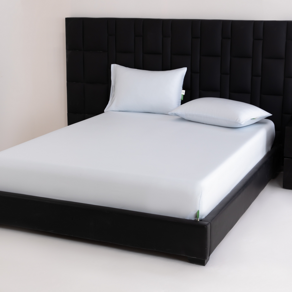 91家纺网 家纺一手货源 找家纺 眠博士 2026新款60S天丝莱赛尔纯色床笠-场景一 60S天丝床笠-云朵蓝