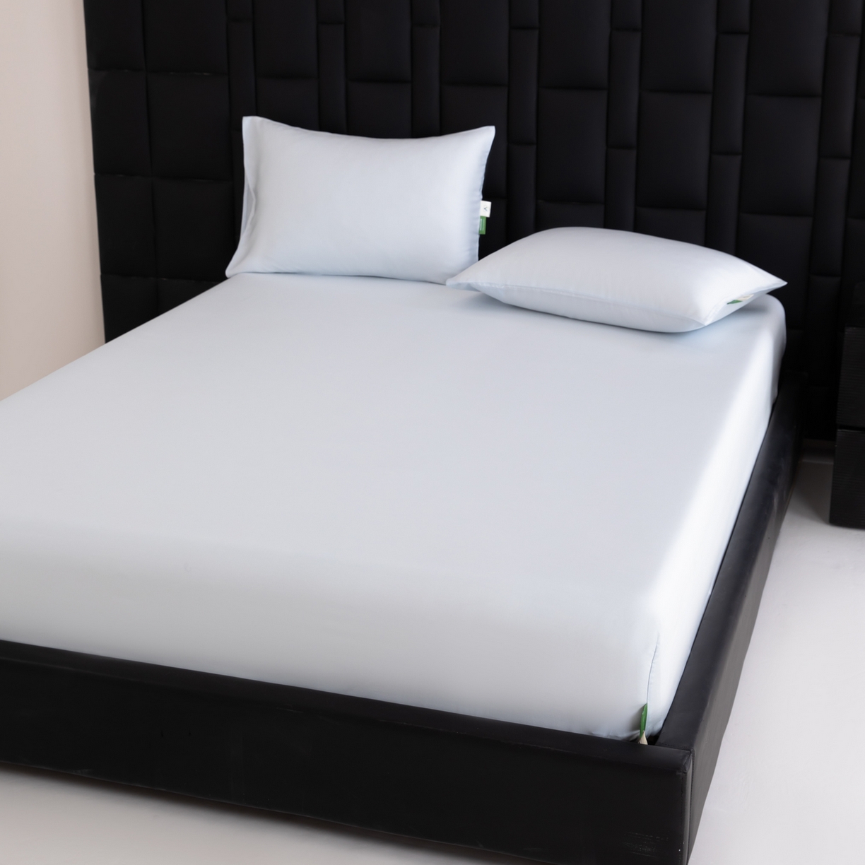 91家纺网 家纺一手货源 找家纺 眠博士 2026新款60S天丝莱赛尔纯色床笠-场景一 60S天丝床笠-云朵蓝