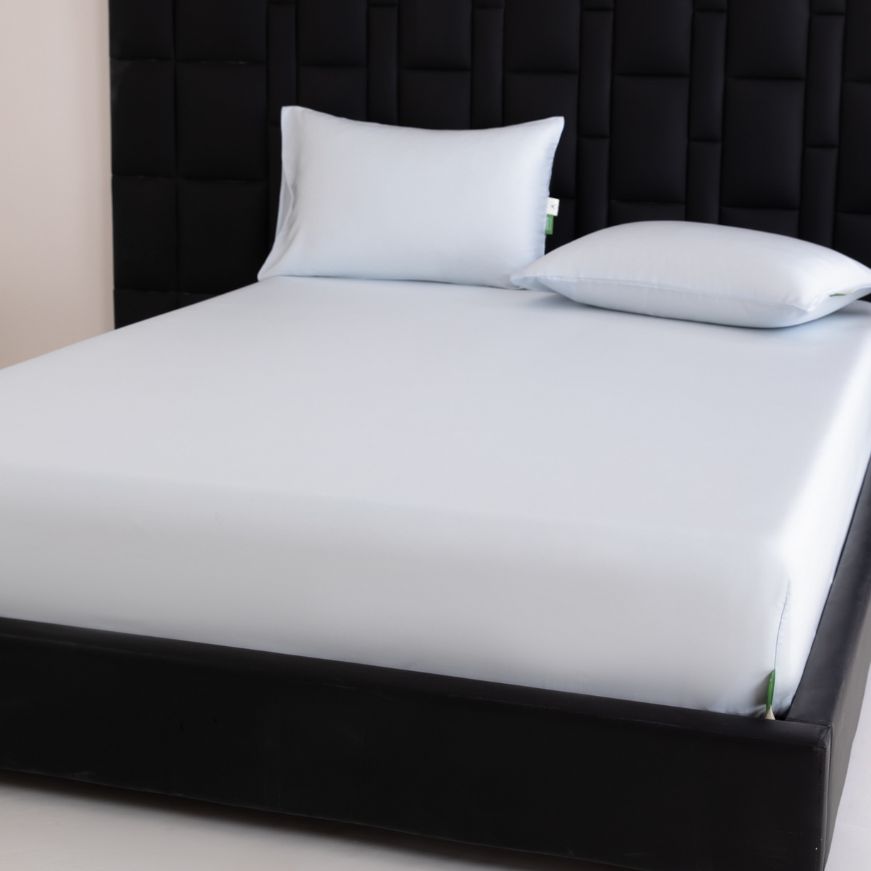 91家纺网 家纺一手货源 找家纺 眠博士 2026新款60S天丝莱赛尔纯色床笠-场景一 60S天丝床笠-云朵蓝