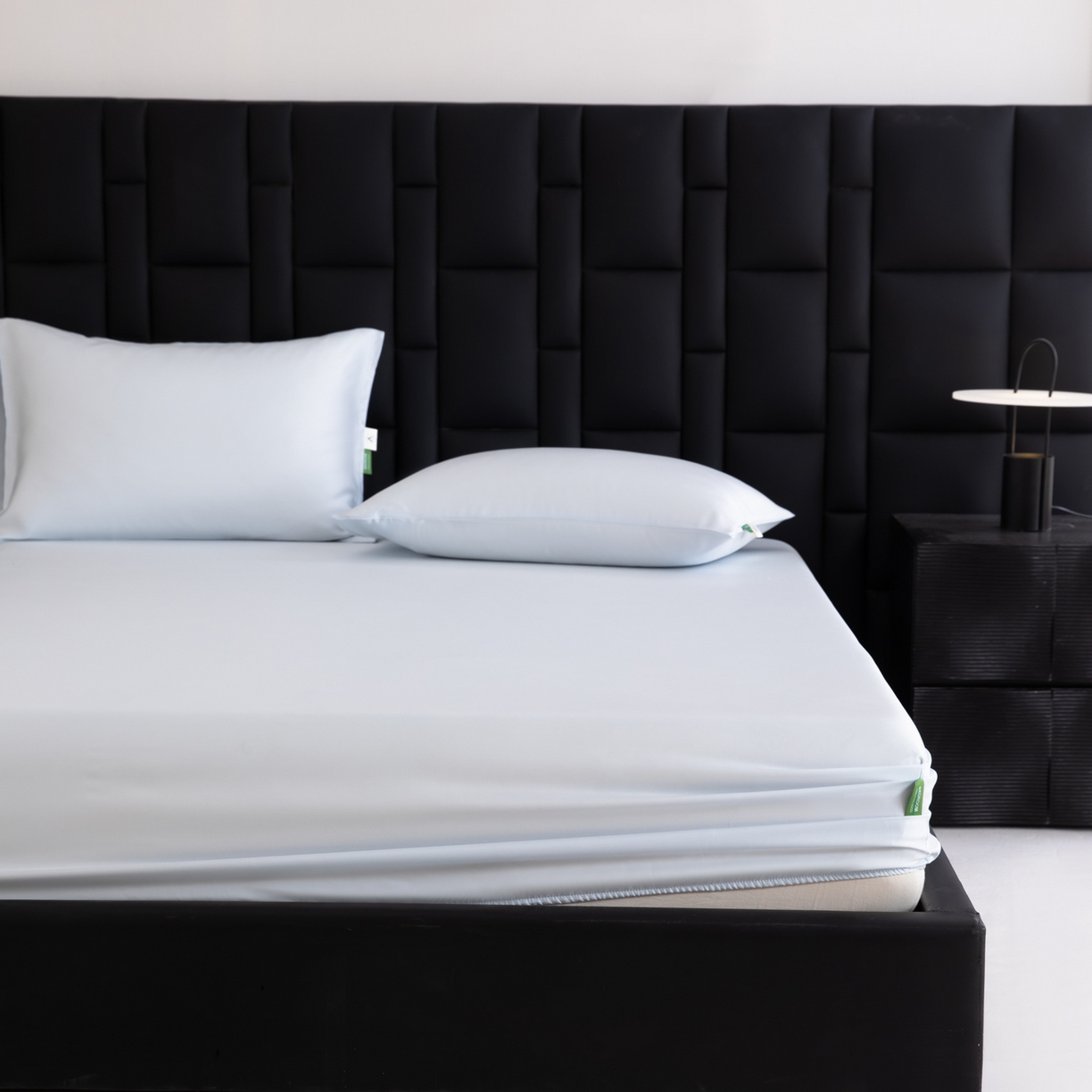 91家纺网 家纺一手货源 找家纺 眠博士 2026新款60S天丝莱赛尔纯色床笠-场景一 60S天丝床笠-云朵蓝