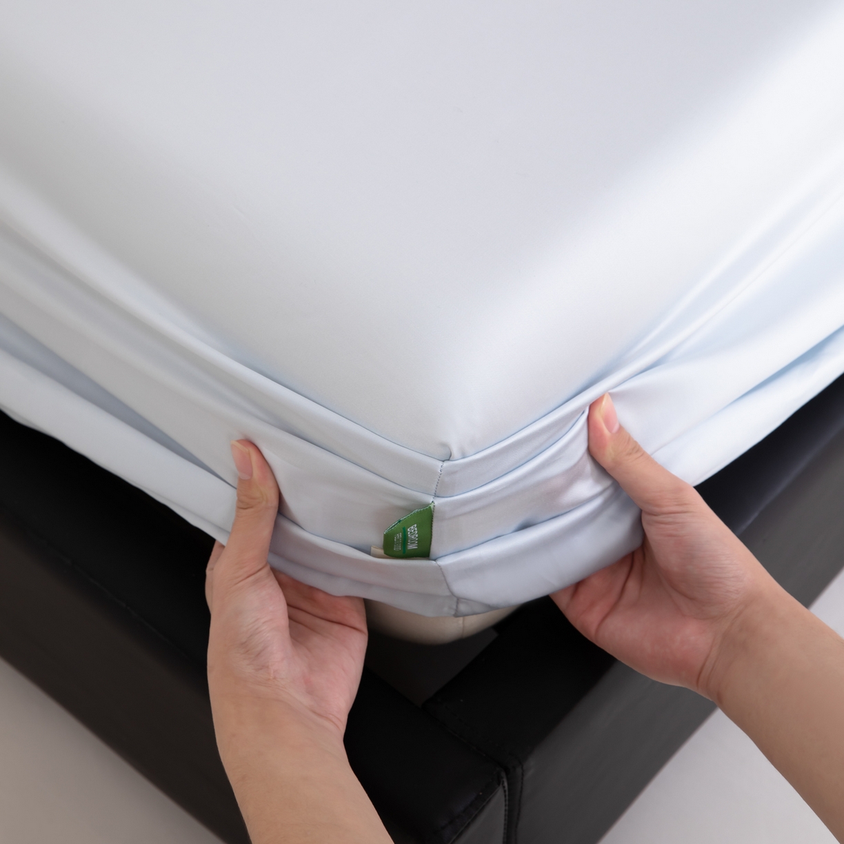 91家纺网 家纺一手货源 找家纺 眠博士 2026新款60S天丝莱赛尔纯色床笠-场景一 60S天丝床笠-云朵蓝