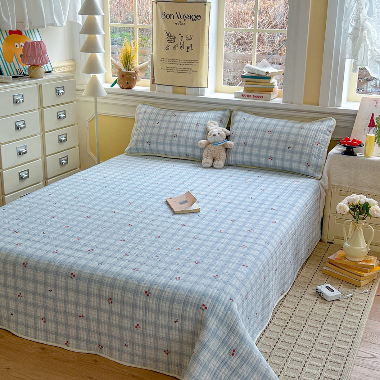 91家纺网 家纺一手货源 找家纺 默忆 2026新款A类小清新四季可用学生宿舍床单  单件全棉炕盖床盖炕毯三件套 蓝格樱桃