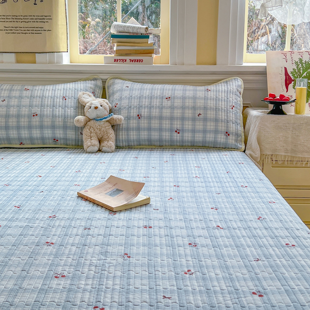 91家纺网 家纺一手货源 找家纺 默忆 2026新款A类小清新四季可用学生宿舍床单  单件全棉炕盖床盖炕毯三件套 蓝格樱桃