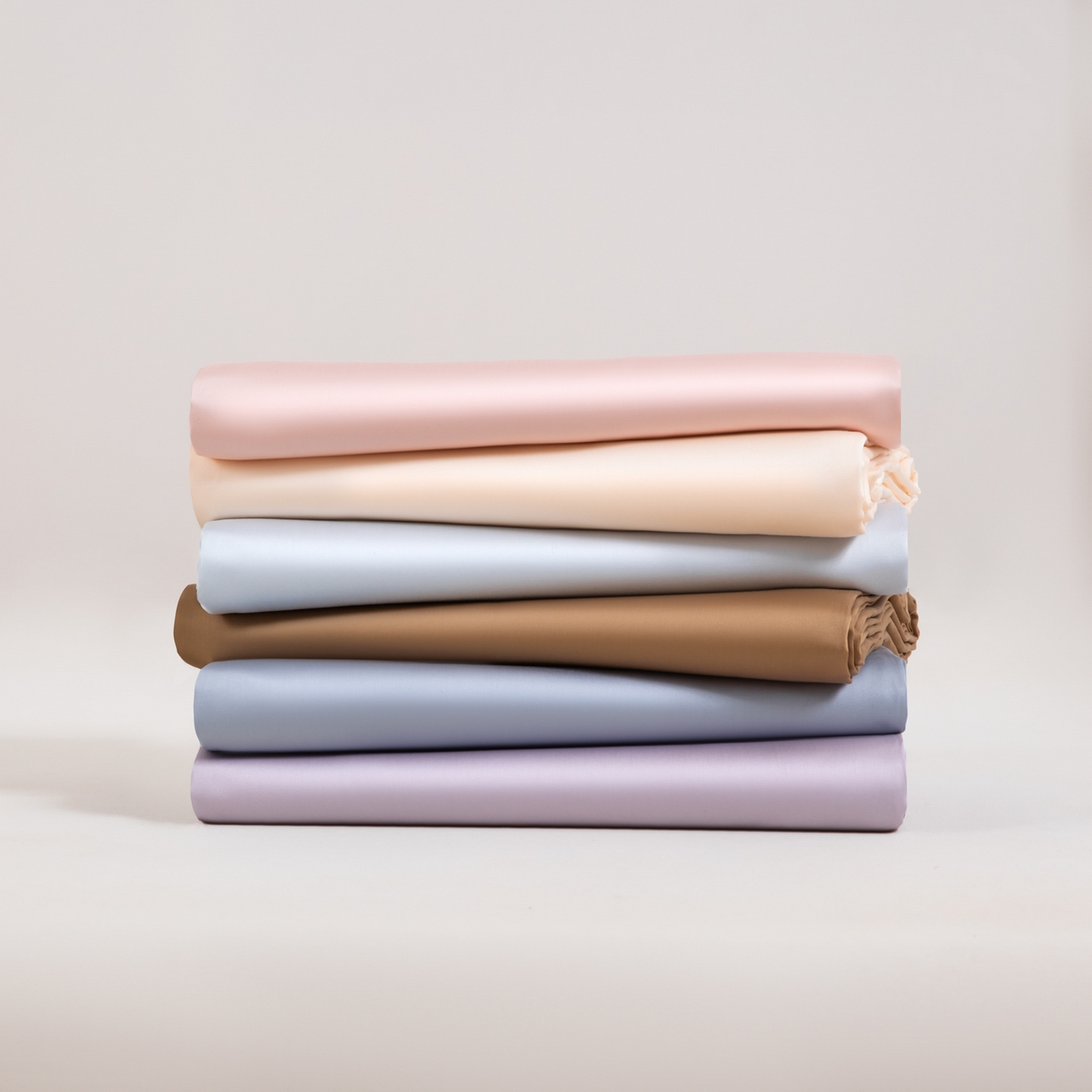 91家纺网 家纺一手货源 找家纺 眠博士 2026新款60S天丝莱赛尔纯色床笠-场景一 叠拍组合图-60S天丝