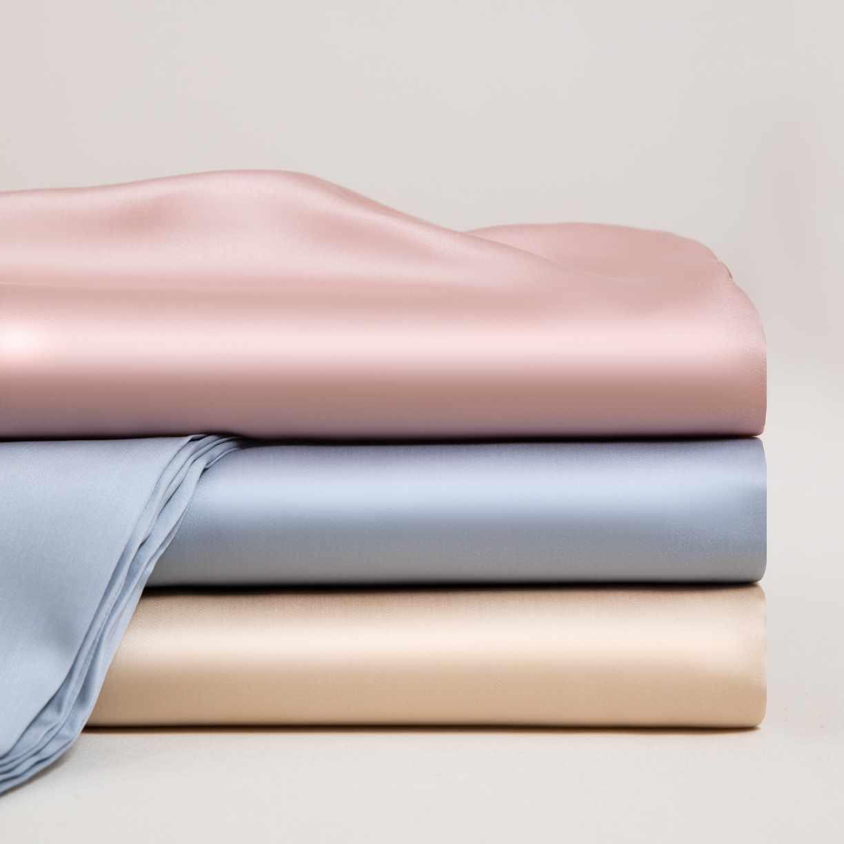 91家纺网 家纺一手货源 找家纺 眠博士 2026新款60S天丝莱赛尔纯色床笠-场景一 叠拍组合图-60S天丝