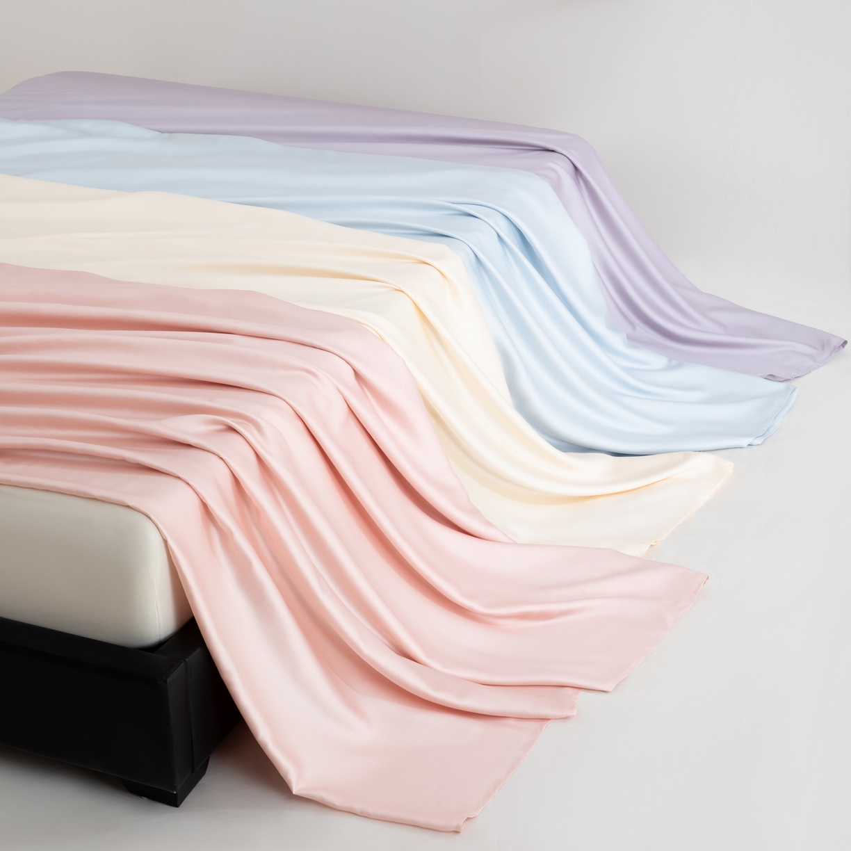 91家纺网 家纺一手货源 找家纺 眠博士 2026新款60S天丝莱赛尔纯色床笠-场景一 叠拍组合图-60S天丝