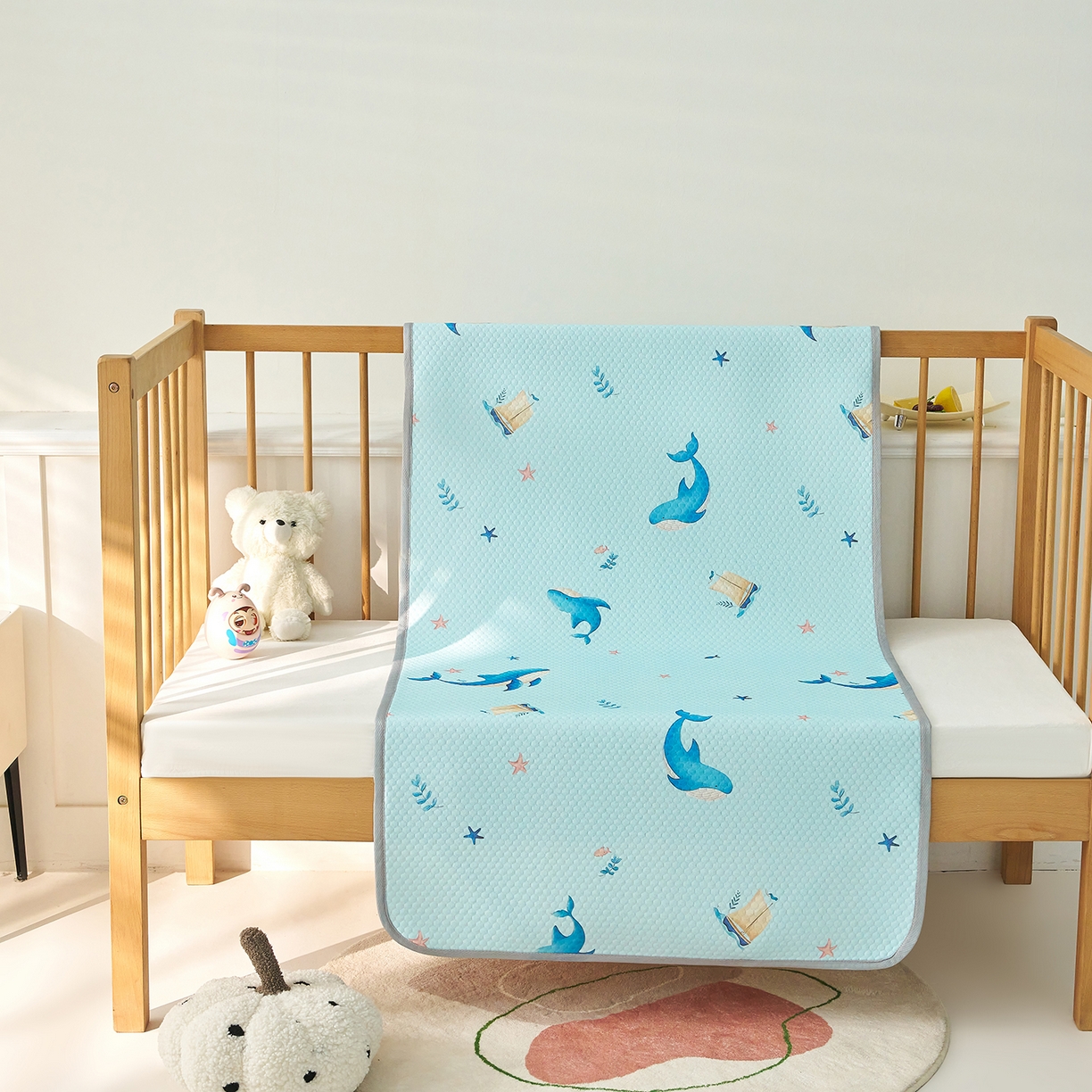 91家纺网 家纺一手货源 找家纺 家品罗兰 2026新款A类母婴级卡通婴儿凉感冰豆豆凉席儿童新生小宝宝床幼儿园床拼接床冰丝席床单垫可机洗夏空调席 海洋世界【三明治透气网底】