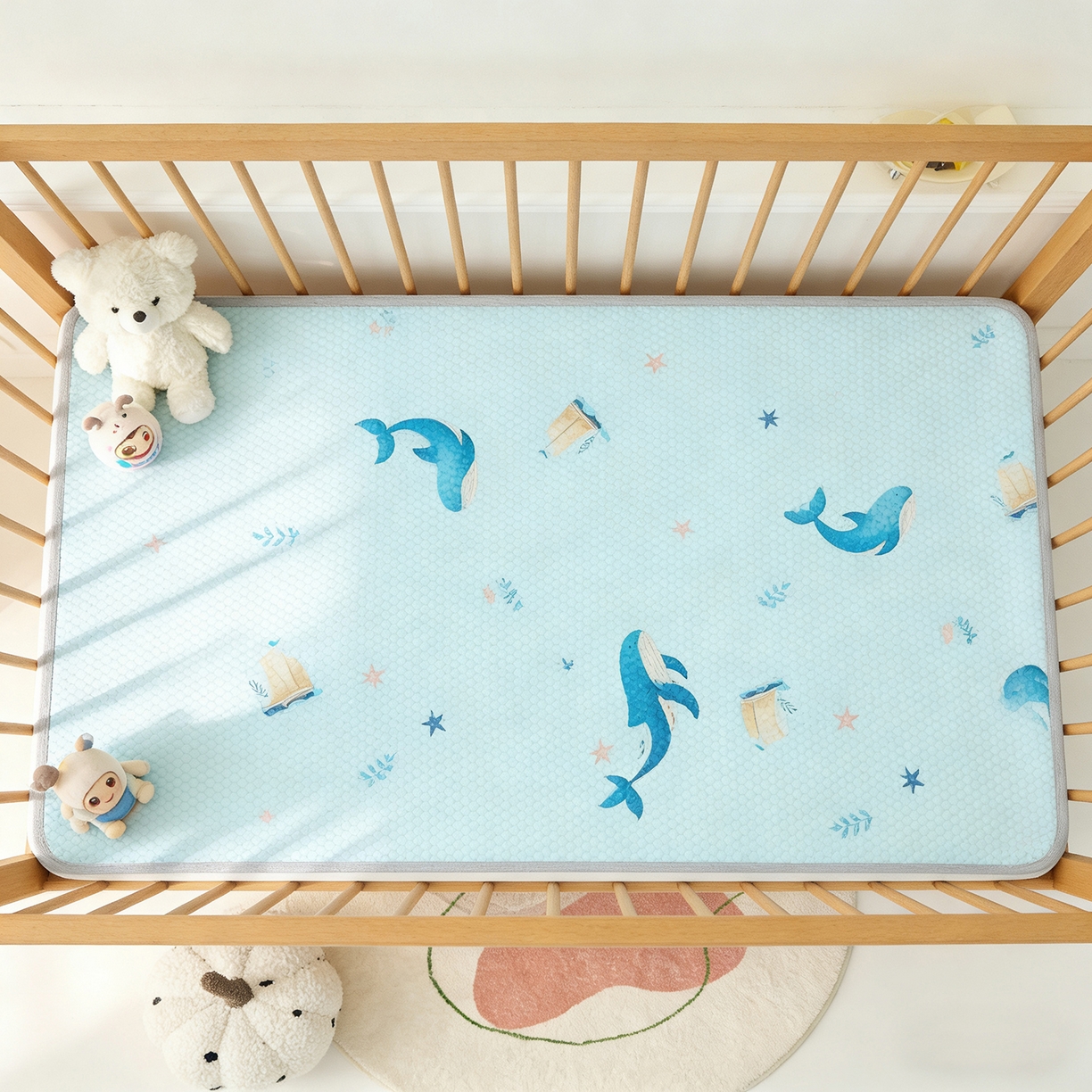 91家纺网 家纺一手货源 找家纺 家品罗兰 2026新款A类母婴级卡通婴儿凉感冰豆豆凉席儿童新生小宝宝床幼儿园床拼接床冰丝席床单垫可机洗夏空调席 海洋世界【三明治透气网底】