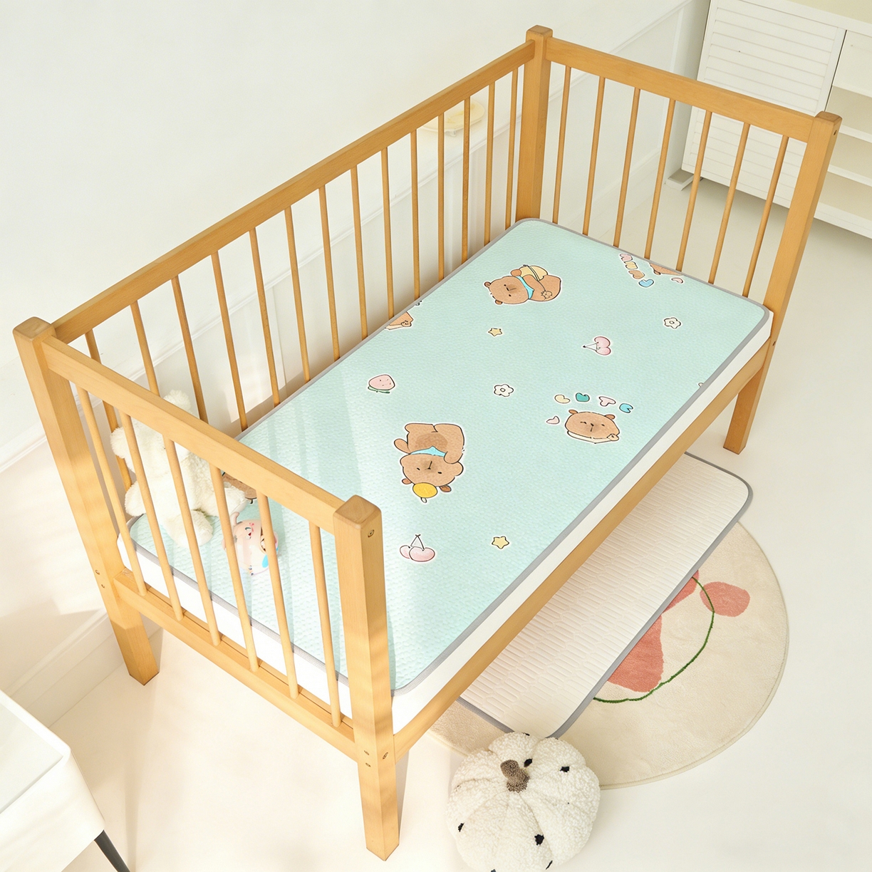 91家纺网 家纺一手货源 找家纺 家品罗兰 2026新款A类母婴级卡通婴儿凉感冰豆豆凉席儿童新生小宝宝床幼儿园床拼接床冰丝席床单垫可机洗夏空调席 卡皮巴拉【三明治透气网底】