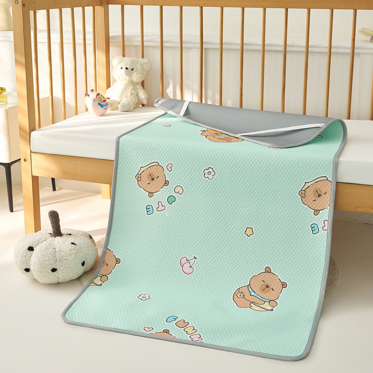 91家纺网 家纺一手货源 找家纺 家品罗兰 2026新款A类母婴级卡通婴儿凉感冰豆豆凉席儿童新生小宝宝床幼儿园床拼接床冰丝席床单垫可机洗夏空调席 卡皮巴拉【三明治透气网底】