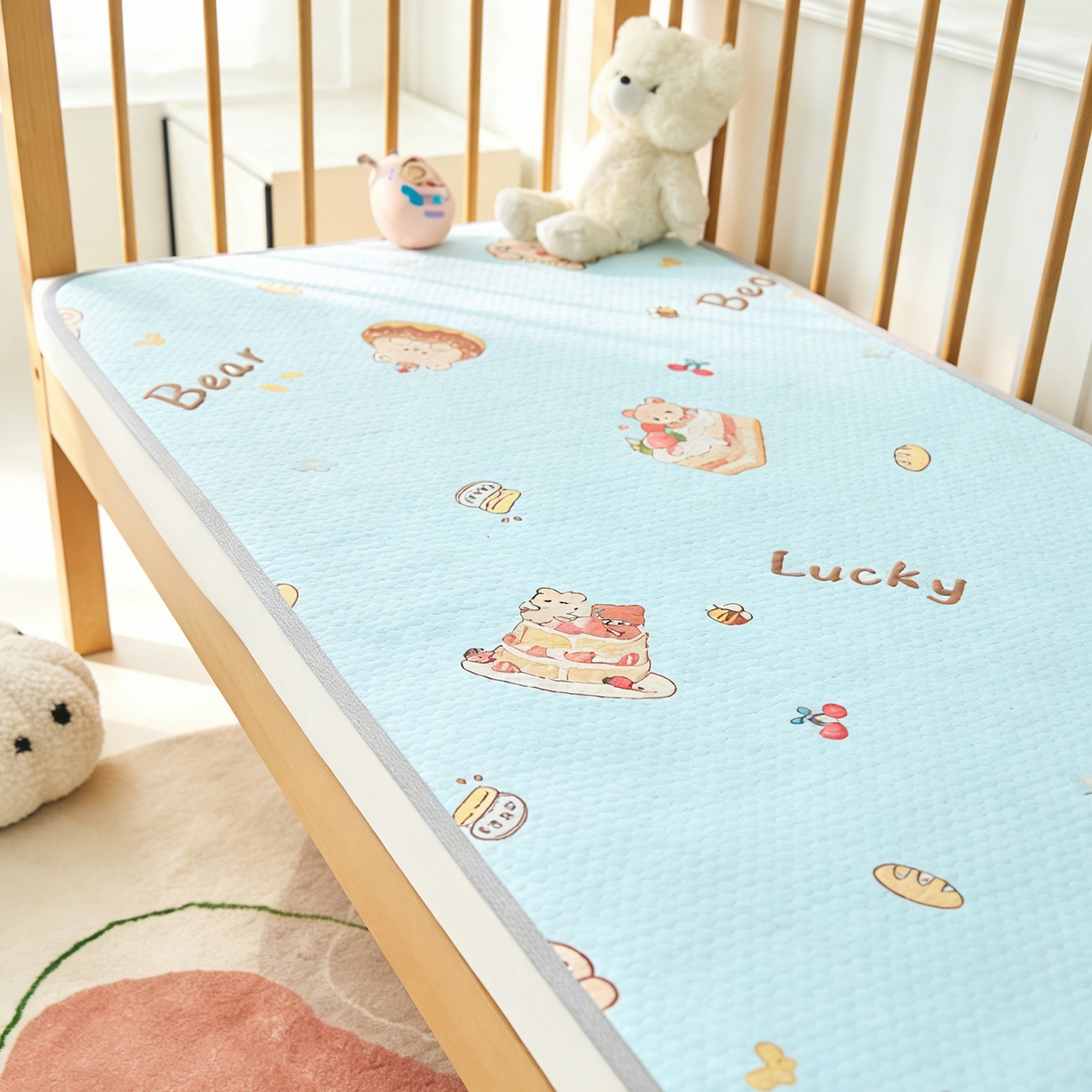 91家纺网 家纺一手货源 找家纺 家品罗兰 2026新款A类母婴级卡通婴儿凉感冰豆豆凉席儿童新生小宝宝床幼儿园床拼接床冰丝席床单垫可机洗夏空调席 甜甜圈【三明治透气网底】