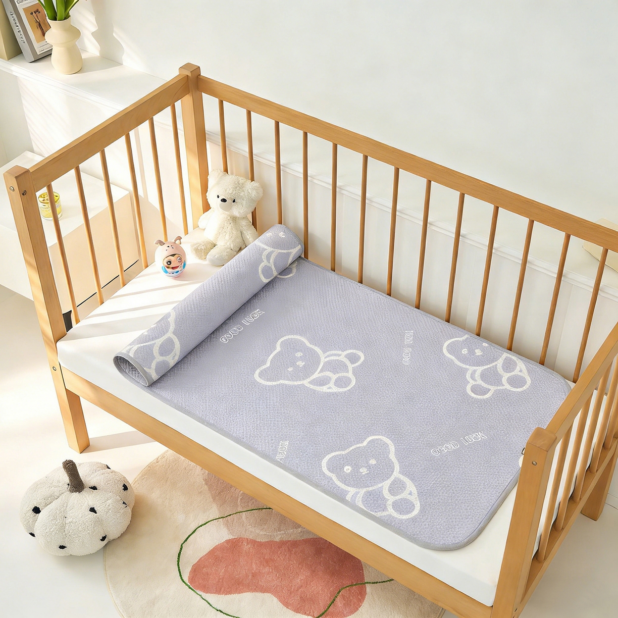 91家纺网 家纺一手货源 找家纺 家品罗兰 2026新款A类母婴级卡通婴儿凉感冰豆豆凉席儿童新生小宝宝床幼儿园床拼接床冰丝席床单垫可机洗夏空调席 维尼熊【三明治透气网底】