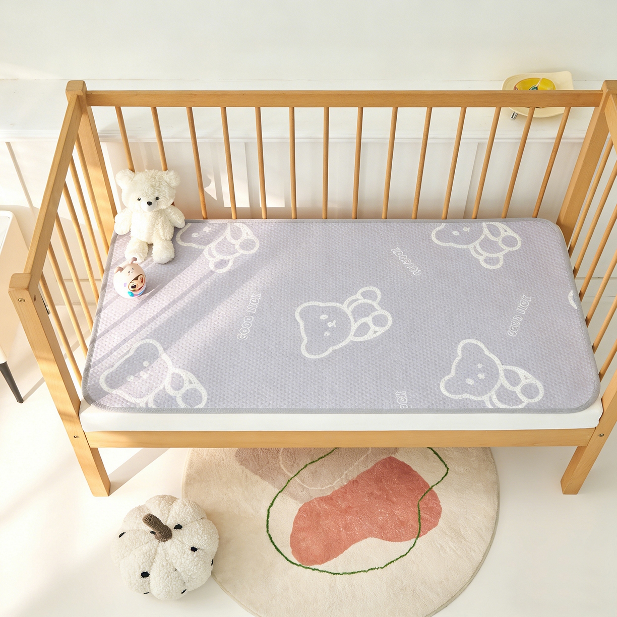 91家纺网 家纺一手货源 找家纺 家品罗兰 2026新款A类母婴级卡通婴儿凉感冰豆豆凉席儿童新生小宝宝床幼儿园床拼接床冰丝席床单垫可机洗夏空调席 维尼熊【三明治透气网底】