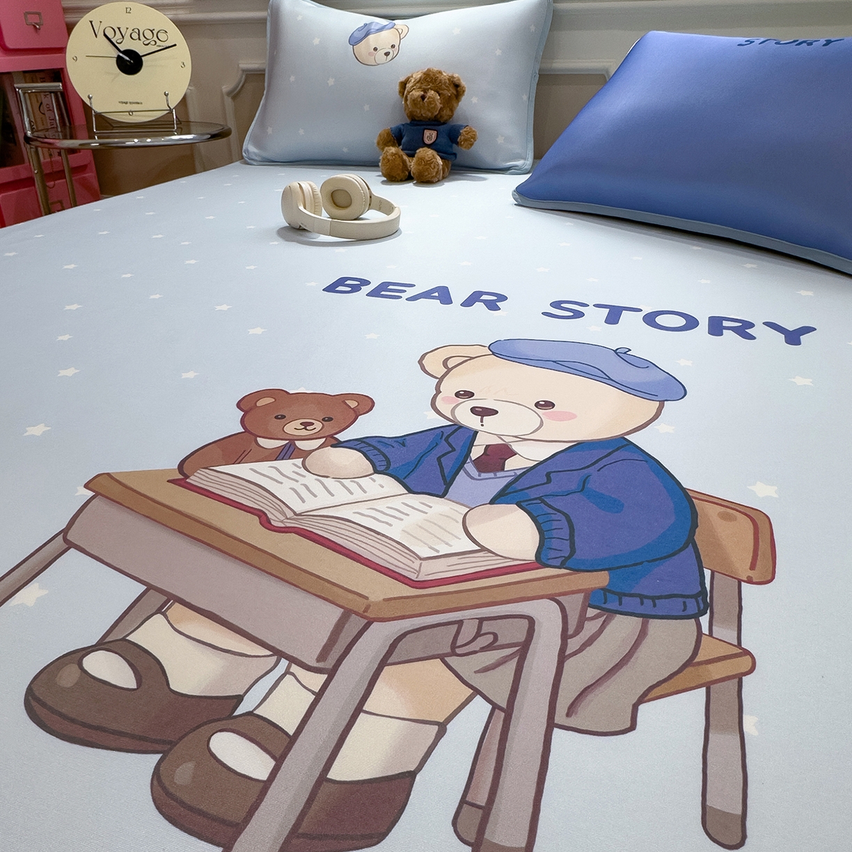 91家纺网 家纺一手货源 找家纺 丝羽坊 2026新款ins设计师原创大版小清新卡通冰皮复合软凉席  英伦熊-床笠款