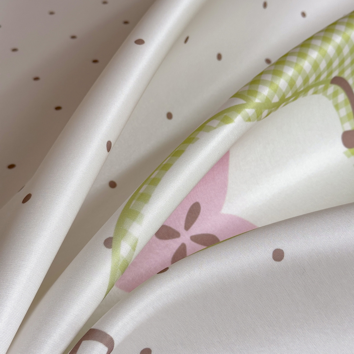 91家纺网 家纺一手货源 找家纺 丝羽坊 2026新款ins设计师原创大版小清新卡通冰皮复合软凉席  梨猫记-床笠款