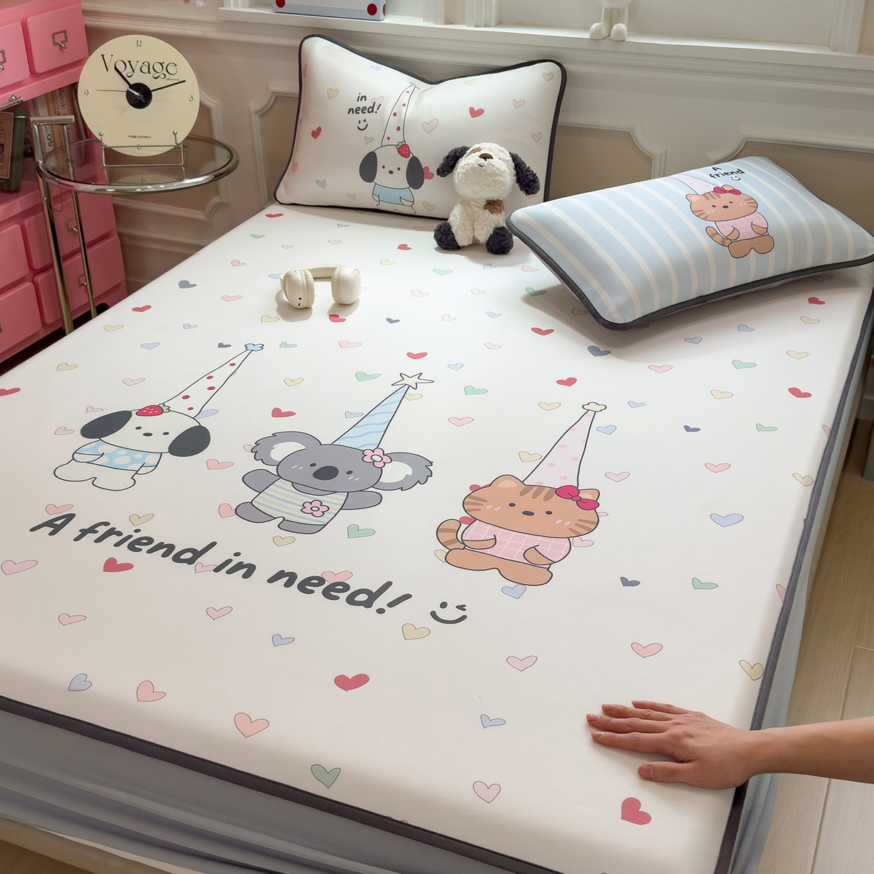 91家纺网 家纺一手货源 找家纺 丝羽坊 2026新款ins设计师原创大版小清新卡通冰皮复合软凉席  萌友相伴-床笠款