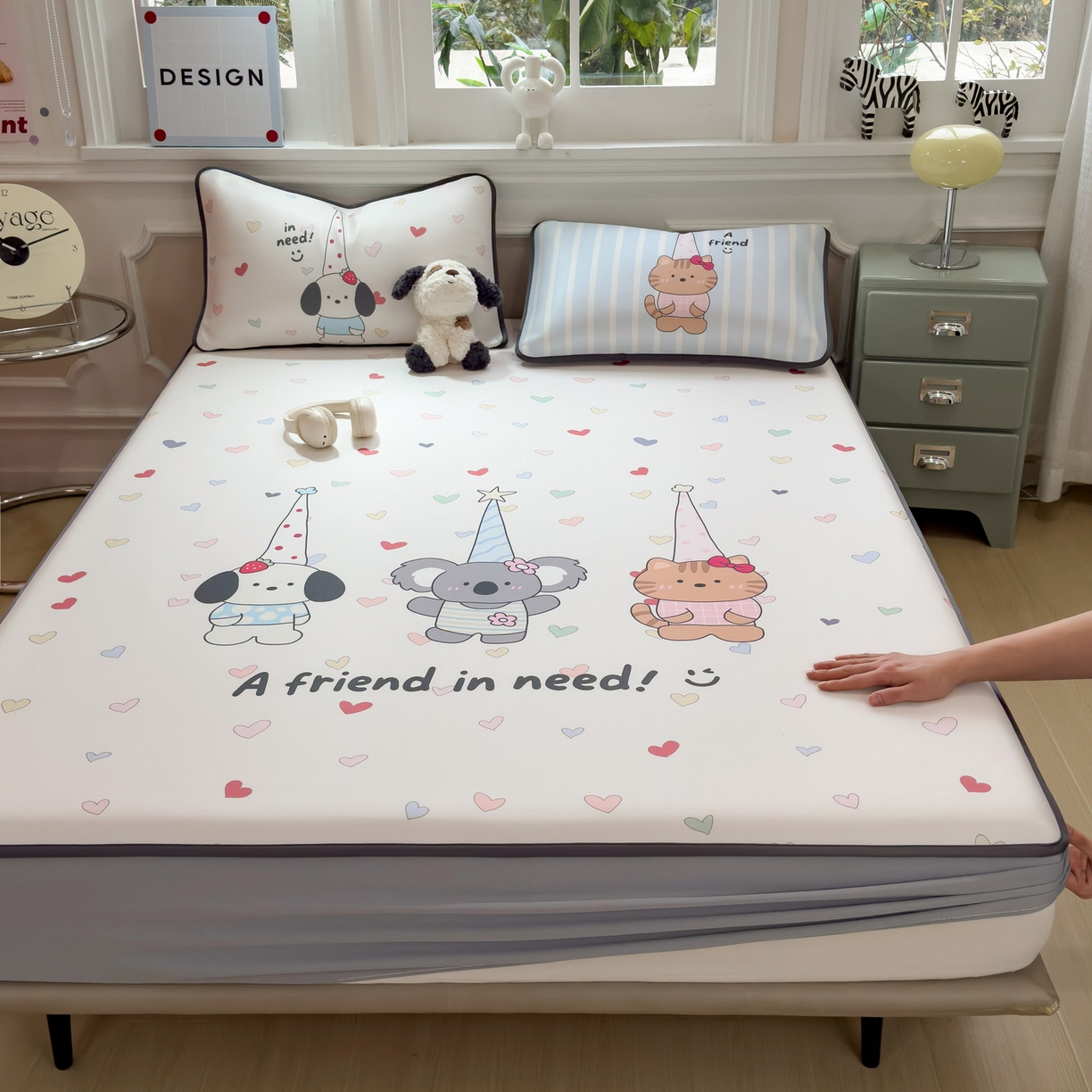 91家纺网 家纺一手货源 找家纺 丝羽坊 2026新款ins设计师原创大版小清新卡通冰皮复合软凉席  萌友相伴-床笠款