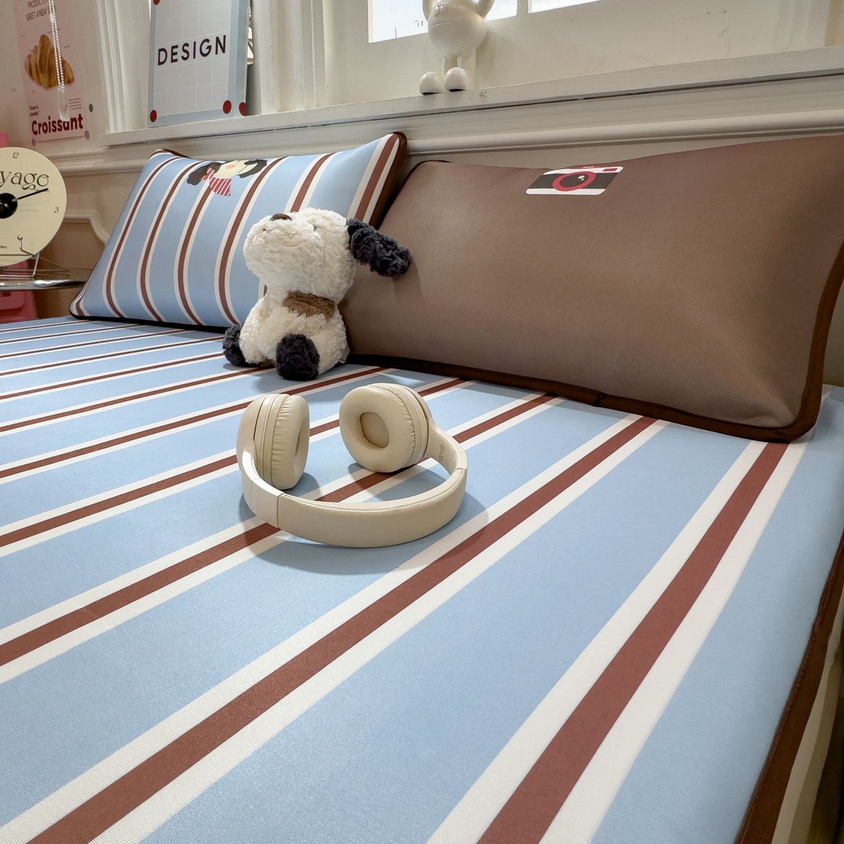 91家纺网 家纺一手货源 找家纺 丝羽坊 2026新款ins设计师原创大版小清新卡通冰皮复合软凉席  汪星日记-床笠款