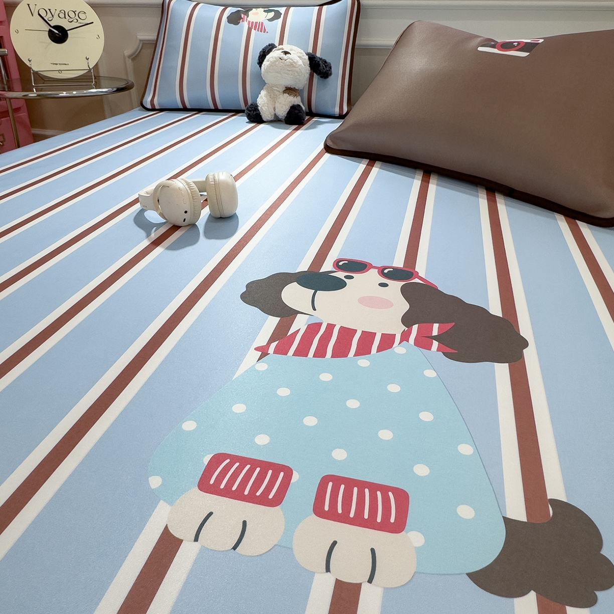 91家纺网 家纺一手货源 找家纺 丝羽坊 2026新款ins设计师原创大版小清新卡通冰皮复合软凉席  汪星日记-床笠款